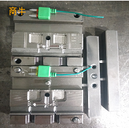 厂家直销SR汽车保险丝盒连接线插头模具立式注塑成型模模具