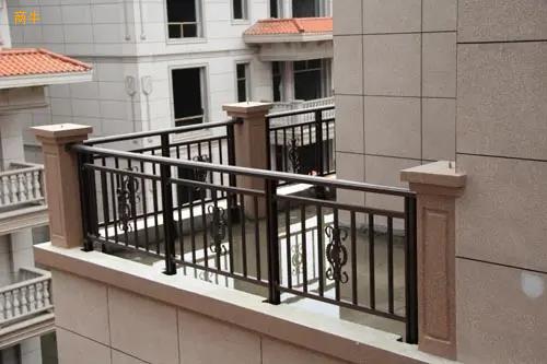深圳锌钢阳台护栏小区别墅室内阳台铁艺护栏天台安全隔离防护栏杆